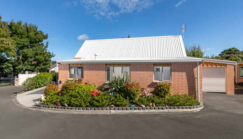 1/34 Waipuia Place, Greenhithe