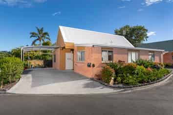 1/34 Waipuia Place, Greenhithe