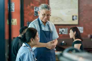 Busy Asian Restaurant, Near Very Popular Beachside - (CML 11500)
