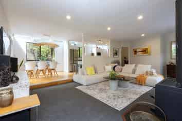 156 Laingholm Drive, Laingholm