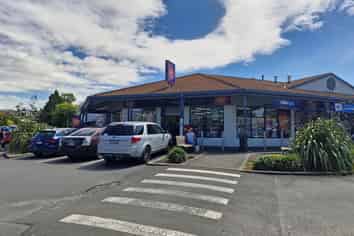 Prime Corner Retail with Customers at your door