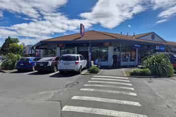 Prime Corner Retail with Customers at your door