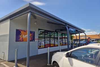 Prime Corner Retail with Customers at your door