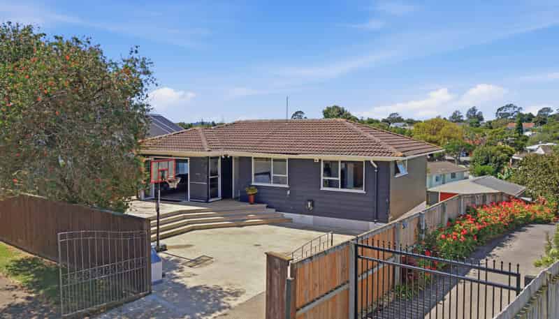 11 Ngatira Place, Clendon Park