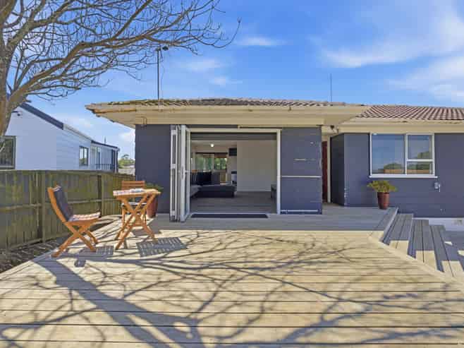 11 Ngatira Place, Clendon Park