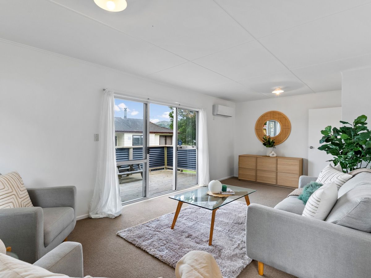 19 Antrim Crescent, Wainuiomata, Lower Hutt City, Wellington - Photo 3