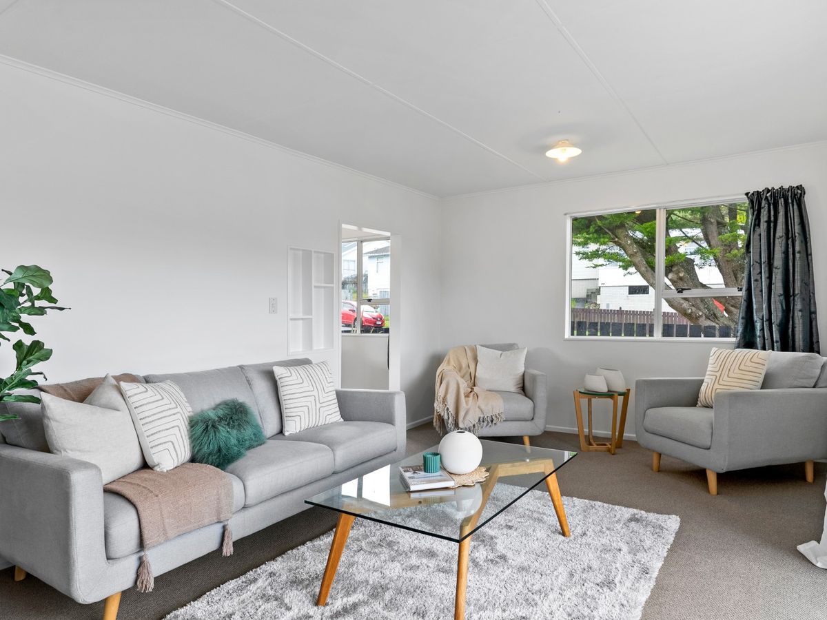 19 Antrim Crescent, Wainuiomata, Lower Hutt City, Wellington - Photo 2