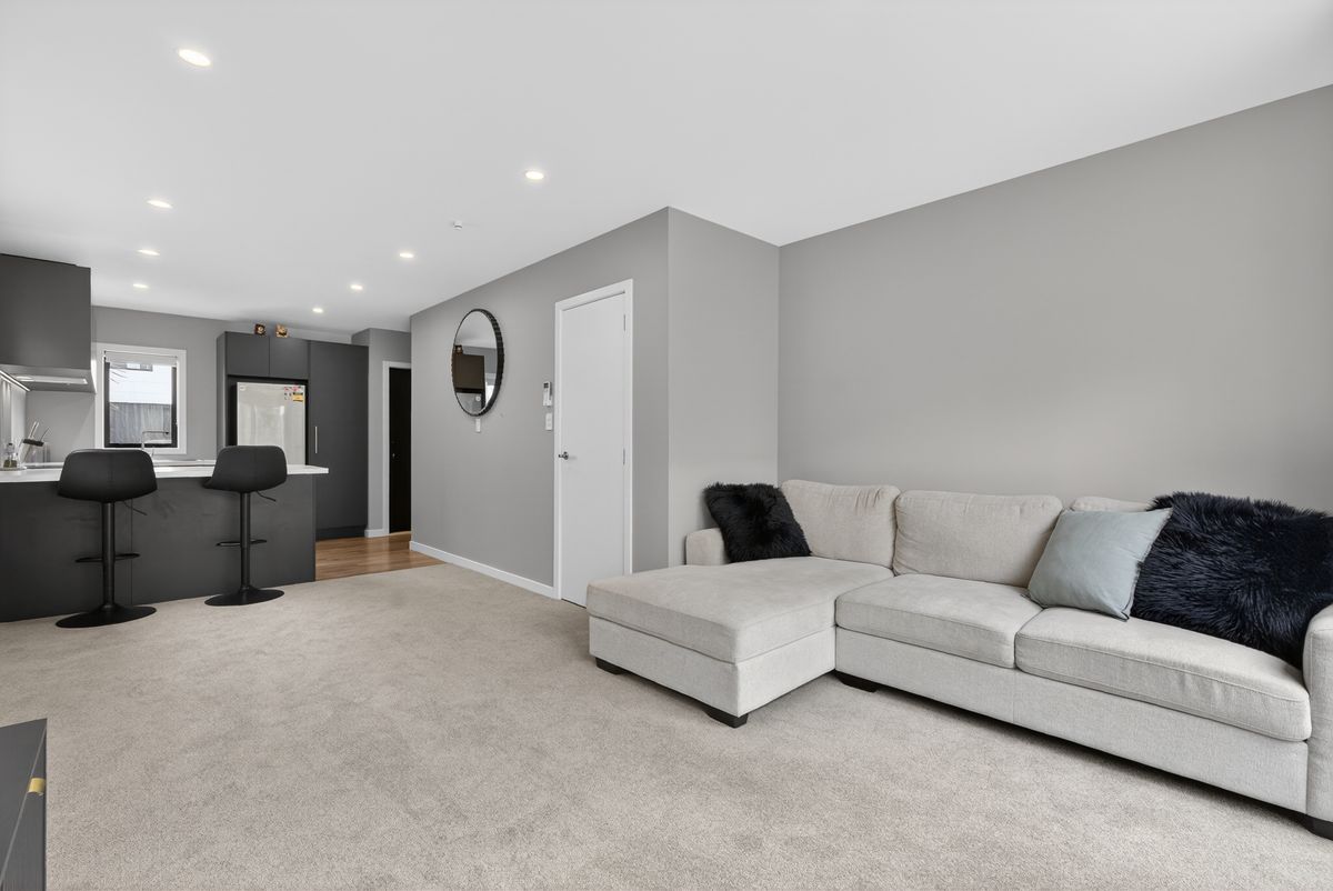 Bright and Modern Corner Townhouse - Mehr