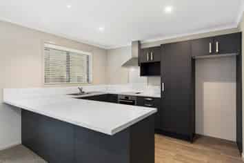 74 Fairfax Crescent, Pyes Pa