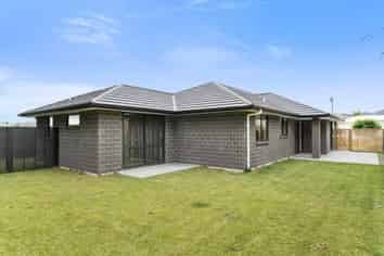 74 Fairfax Crescent, Pyes Pa