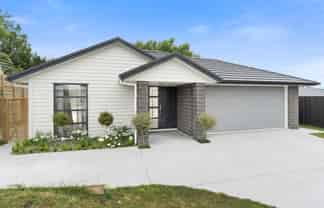 74 Fairfax Crescent, Pyes Pa