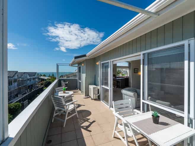 1/85 Deep Creek Road, Waiake