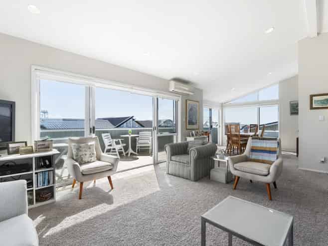 1/85 Deep Creek Road, Waiake