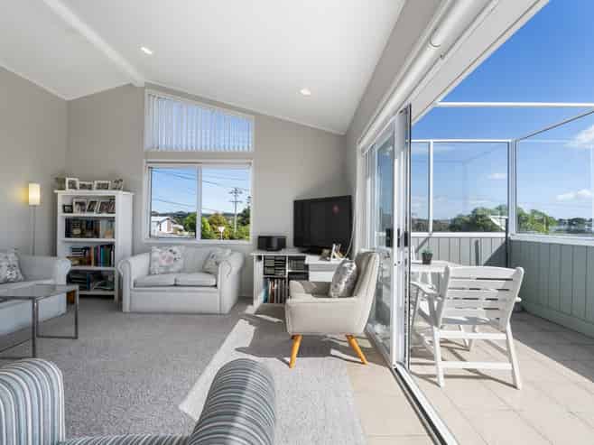 1/85 Deep Creek Road, Waiake