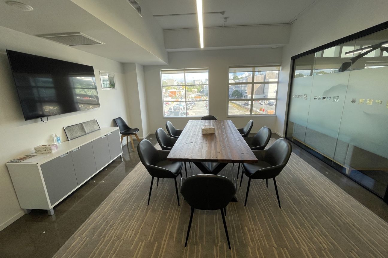 Modern & Professional | 5 Carparks - Vista 5