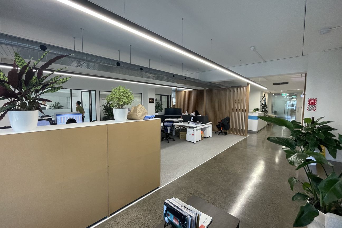 Modern & Professional | 5 Carparks - Vista 2