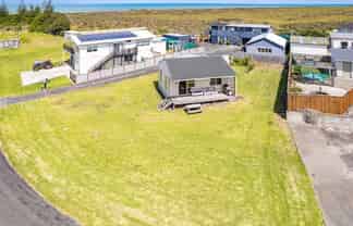 15 Nukumaru Parade, Waiinu Beach