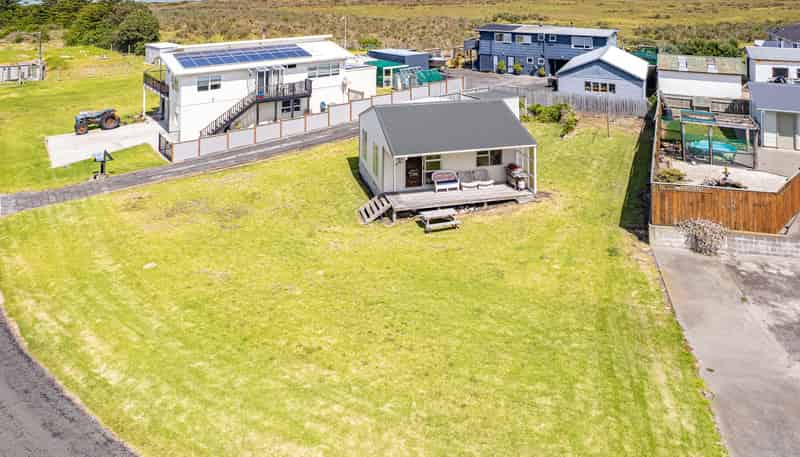 15 Nukumaru Parade, Waiinu Beach