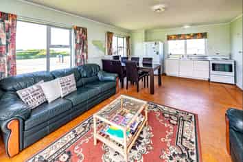 15 Nukumaru Parade, Waiinu Beach