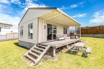 15 Nukumaru Parade, Waiinu Beach