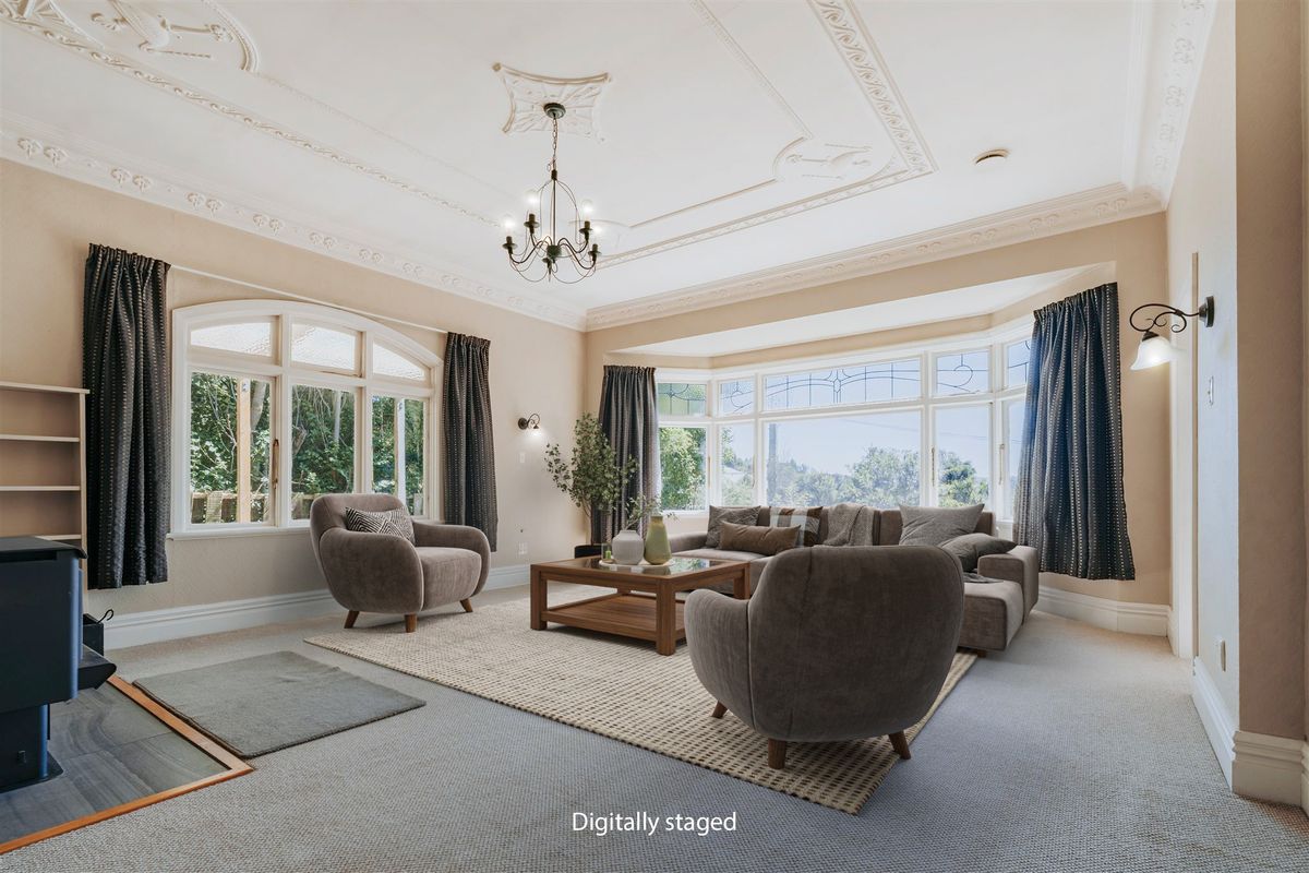 Stunning 1920's Brick Character Home - Ansicht 6
