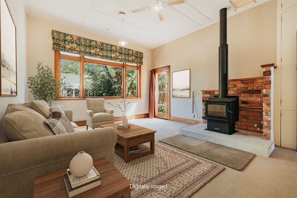 Stunning 1920's Brick Character Home - Ansicht 2