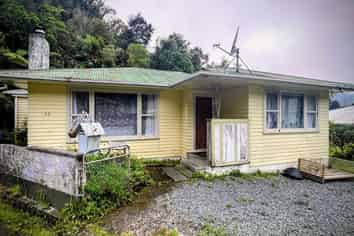 32 Shackleton Grove, Stokes Valley