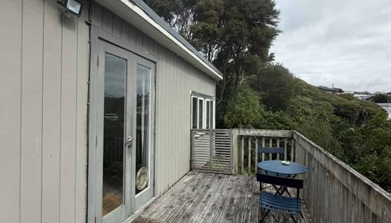 6A Kiriwai Road, Paremata