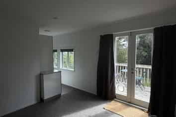 6A Kiriwai Road, Paremata