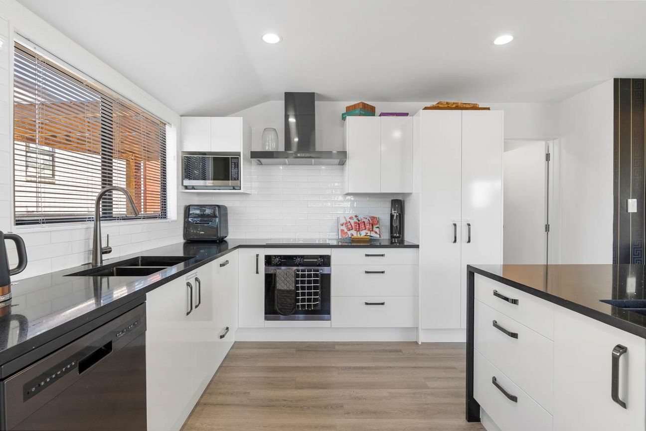 Priced to Sell! Vendor Committed Elsewhere - Vista 3