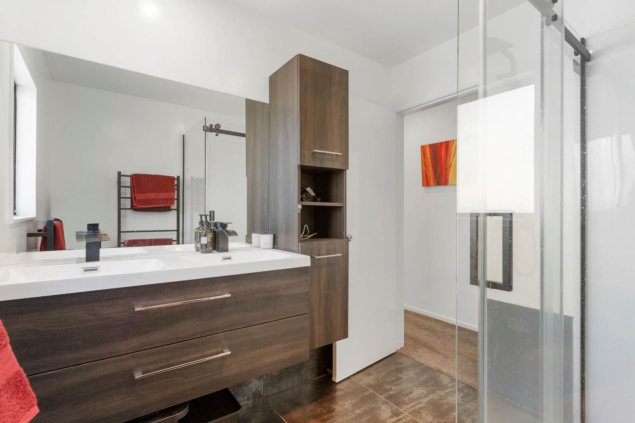 Priced to Sell! Vendor Committed Elsewhere - Vista 5