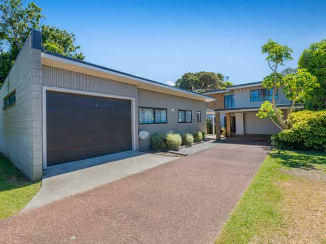 16 The Circle, Manly