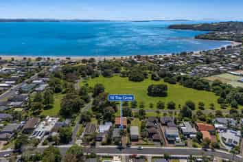 16 The Circle, Manly