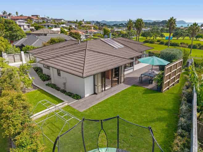 2 Esther Place, Red Beach