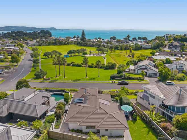 2 Esther Place, Red Beach