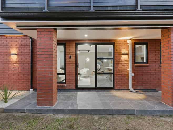 2/716 Massey Road, Mangere