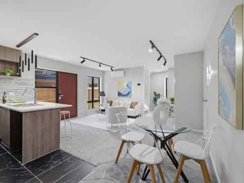 2/716 Massey Road, Mangere