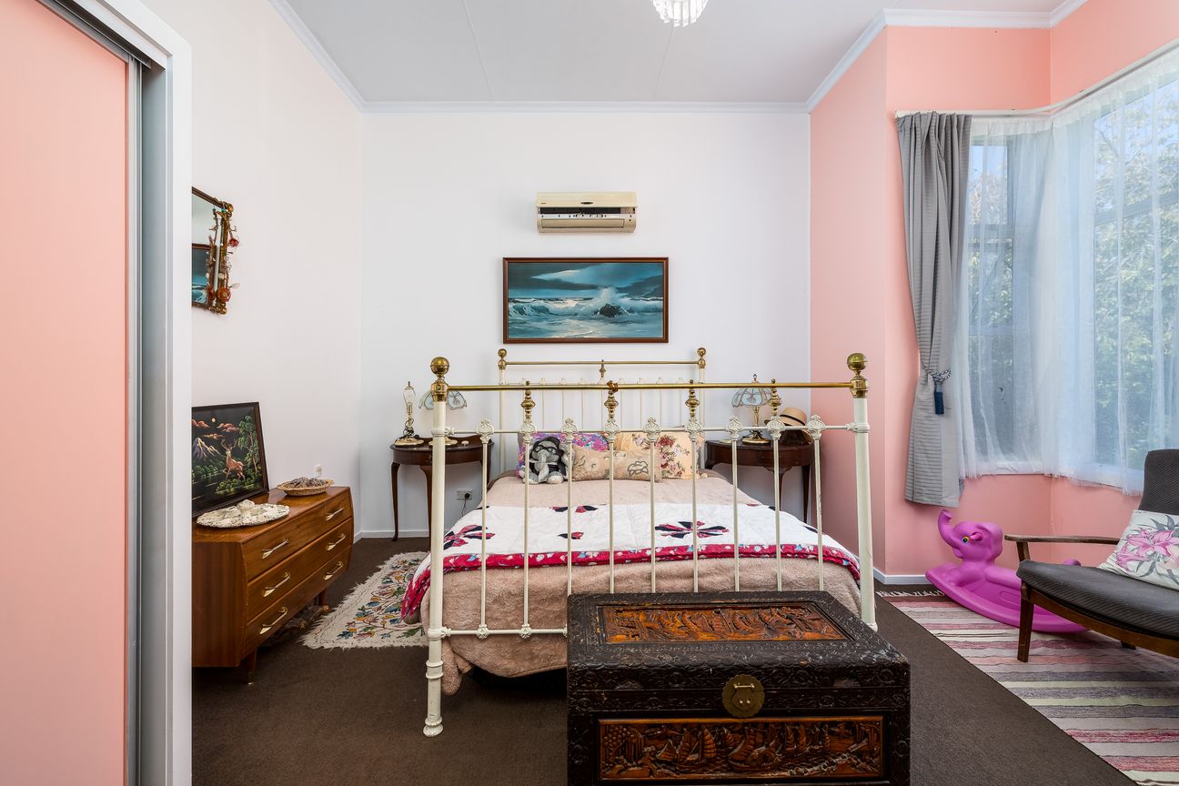 Family Space on a Fenced Half-Acre - Widok 6