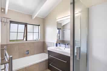 1 Acton Place, Saint Johns Hill