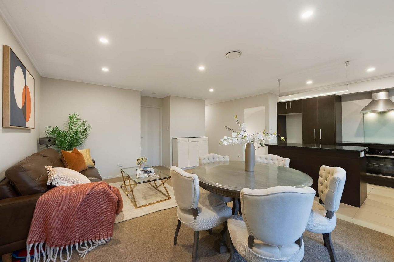 Urgent Sale! Family Home in Central Flat Bush - Bild 6