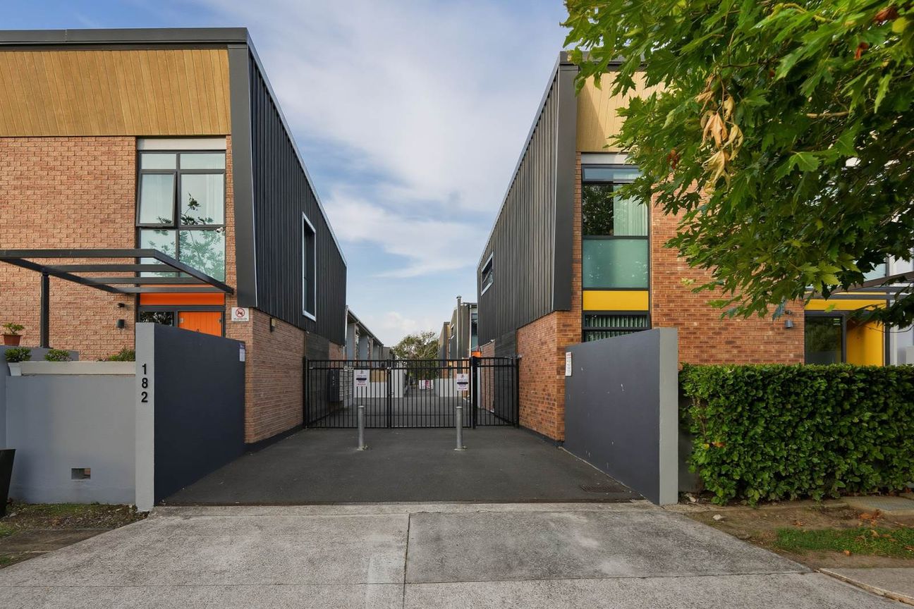 Urgent Sale! Family Home in Central Flat Bush - Bild 2