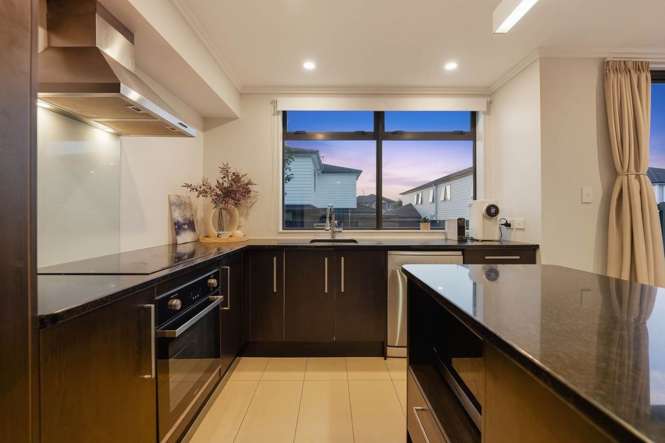 Urgent Sale! Family Home in Central Flat Bush - Fler