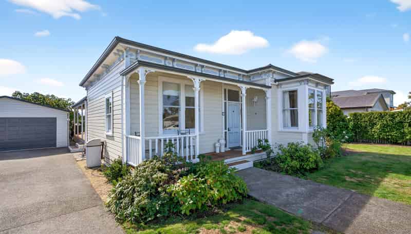 9 Roberts Street, Martinborough