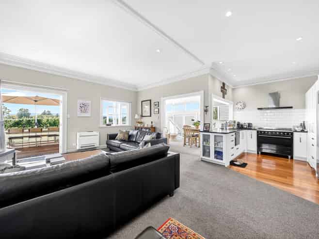 9 Roberts Street, Martinborough