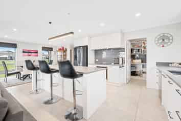 14 Poutawa Lane, Clarks Beach