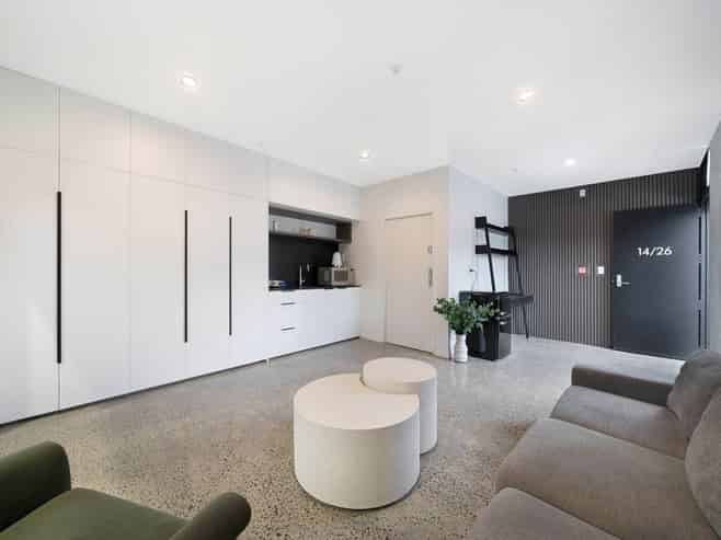 HIGH STUD SHOWROOM / INDUSTRIAL UNIT
