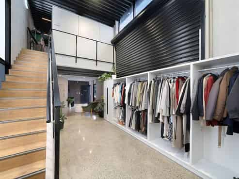HIGH STUD SHOWROOM / INDUSTRIAL UNIT
