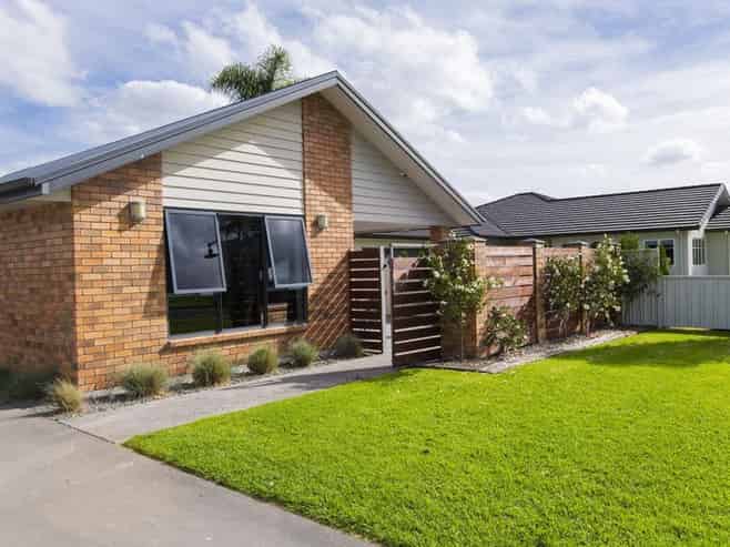 36 Sterling Park, Lytton West