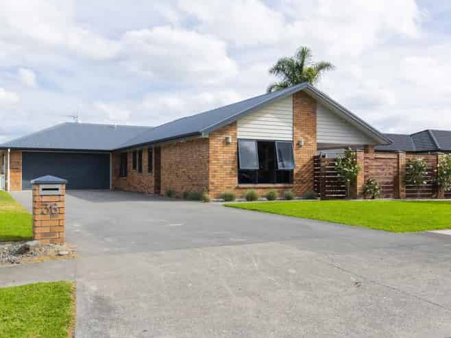 36 Sterling Park, Lytton West