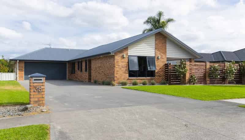 36 Sterling Park, Lytton West